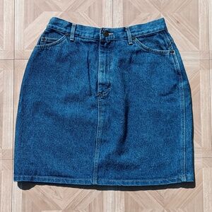 Vintage 90s Lee short denim skirt blue jean with front and back pockets size 13